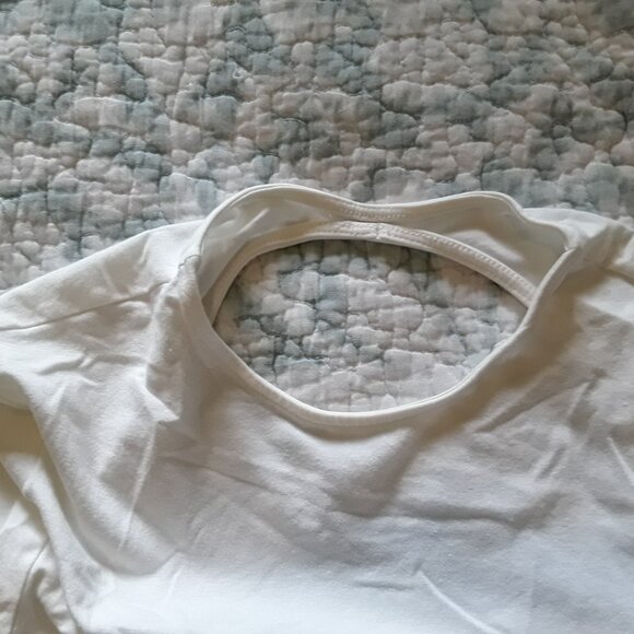 Women's H & M Divided White Long Sleeve Crop Top w/Open Back Size Medium - Picture 3 of 5